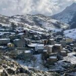 La nieve vuelve al oriente de Asturias: Sotres se cubre de blanco