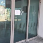 «El centro de salud de Luarca está abierto y así va a seguir», señala la consejera sobre el caso del misterioso cartel sobre la falta de médicos