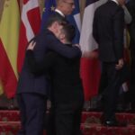El abrazo entre Sánchez y Zelenski en la cumbre de Londres