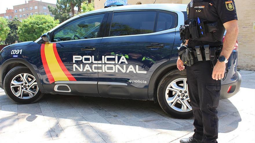 Oleada de robos en bares de Oviedo: buscan a un encapuchado
