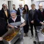 La Cocina Económica sirve menús de Antroxu con el apoyo de Otea, en imágenes