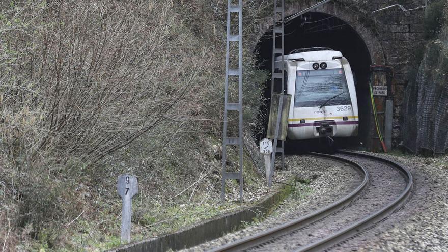 Temor a que los 17 nuevos trenes de cercanías prometidos a Asturias tras el «Fevemocho» no lleguen para principios de 2026