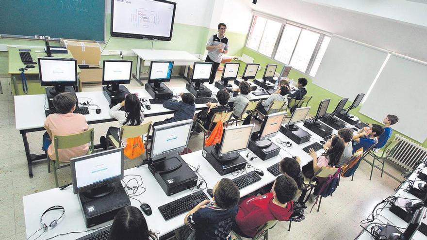 Murcia limitará el uso de pantallas en el aula a una hora diaria en Primaria y dos horas en ESO