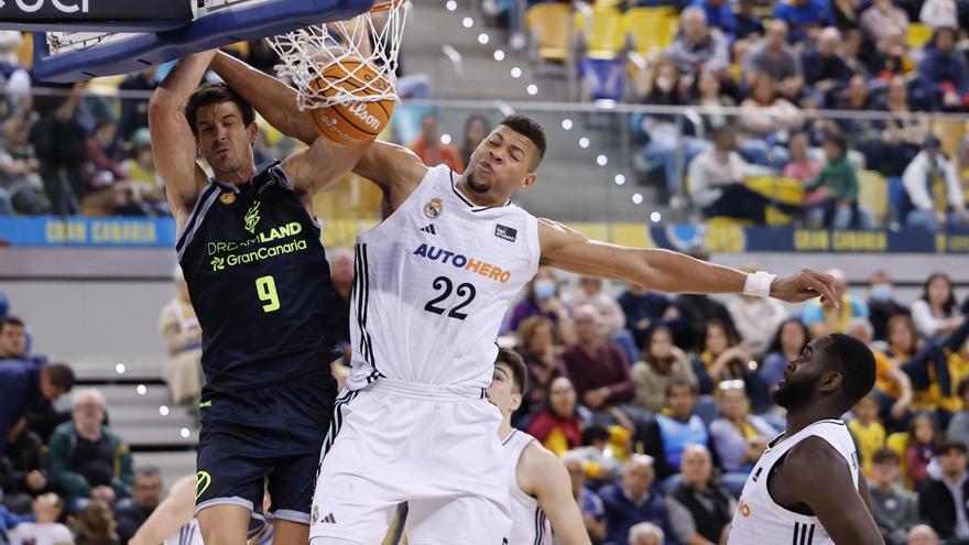 El Real Madrid pasa el rodillo en Gran Canaria para mantener el liderato