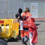 La Policía de Extranjería ignora al Supremo y paraliza el proceso de asilo de 675 menores