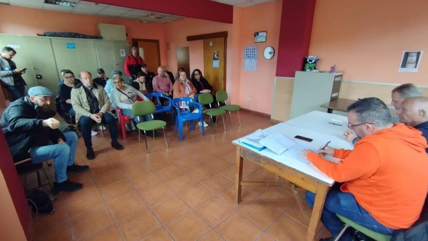 Los vecinos convocan protestas por los retrasos en la urbanización del soterramiento de Langreo
