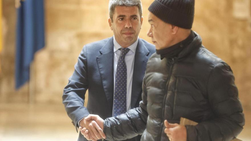 Mazón pide perdón a familiares de víctimas de la dana en la primera reunión en cinco meses