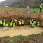 Espectacular «batalla» entre el barro en Cangas de Onís