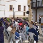 La Plaza de la Poesía de Villaviciosa celebra aniversario con muchos «Versos al aire»
