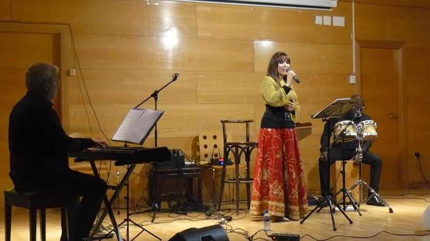 Tina Gutiérrez le canta al 8M en Infiesto