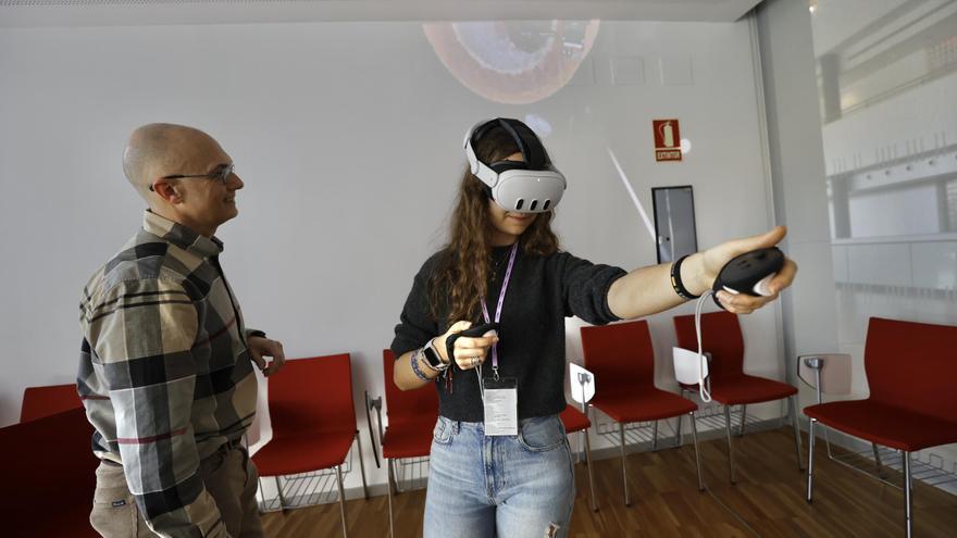 Más de 300 alumnos de Medicina aprenden en Oviedo cómo transmitir las malas noticias a los pacientes y a usar la inteligencia artificial