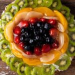 Prepara en casa esta rica y fácil tarta de frutas que además no necesita horno