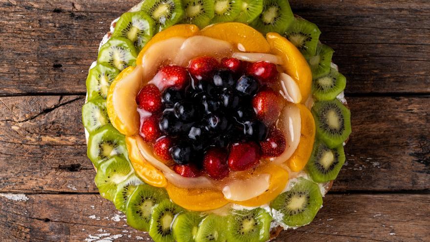 Prepara en casa esta rica y fácil tarta de frutas que además no necesita horno