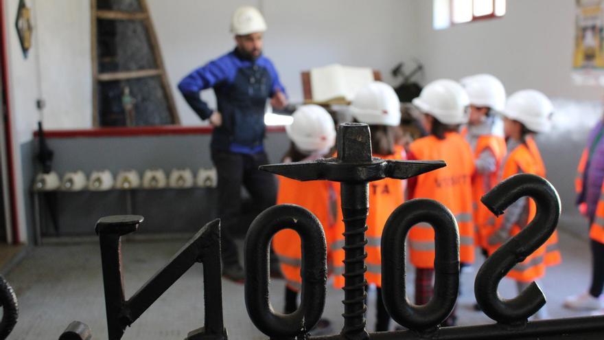 FOTOGALERÍA: Así fue la visita de los escolares del Liceo Mierense al pozo Sotón