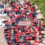 La protesta contra los parques de baterías gana altura: así fue la performance de los vecinos de Granda