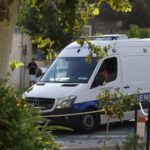 Investigan la muerte por un disparo de un hombre que fue abandonado por dos encapuchados cerca de un hospital de Granada