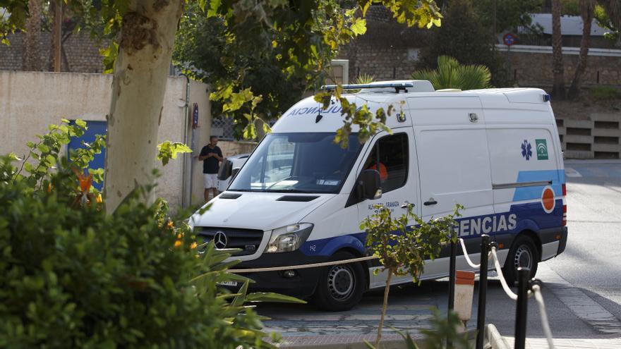 Investigan la muerte por un disparo de un hombre que fue abandonado por dos encapuchados cerca de un hospital de Granada