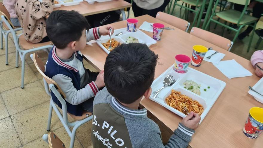 El Gobierno limitará los ultraprocesados en los comedores escolares y aumentará las hortalizas de temporada