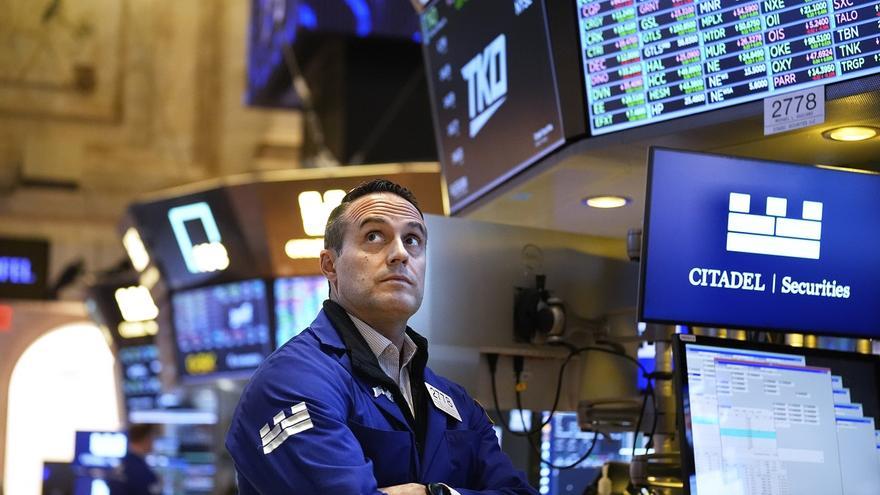 Wall Street ‘retira’ a Trump en 2025 el apoyo que le mostró en su debut como presidente de EEUU