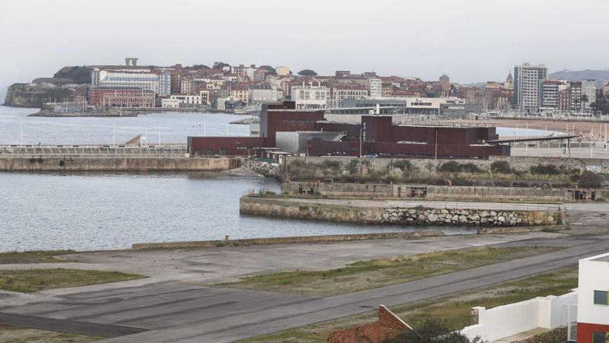 Urbanizar el paseo de Naval «exige antes un plan especial», avalan los expertos