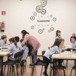 Dos horas menos en las aulas: los maestros asturianos trabajarán 23 horas semanales a partir de 2026