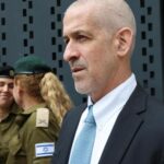 El Gobierno israelí aprueba el despido del jefe de la inteligencia israelí Ronen Bar a pesar de las enormes protestas