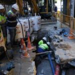 Amplio despliegue en la red de aguas (y muchas horas de trabajo) para arreglar dos averías en Gijón