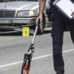 Un repartidor de comida a domicilio resulta herido en Oviedo después de ser golpeador por un vehículo