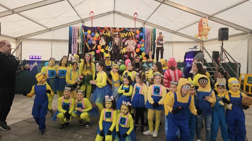 En imágenes: Lugones despide con desfile, música y chocolatada su Carnaval