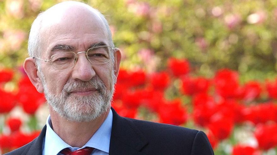 La despedida a Faustino Pozo, un referente de la sanidad asturiana, «un humanista de la medicina a ras de tierra»