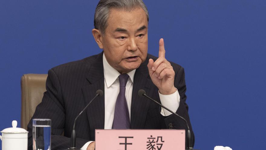 China clama contra la «ley de la jungla» de Trump y le avisa de que su estrategia de «dos caras» mina la confianza mutua