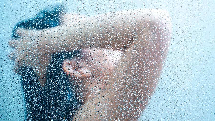Soy médico y esto es lo que le pasa a tu cuerpo cuando te duchas con agua fría: «Puede parecer de loco pero…»