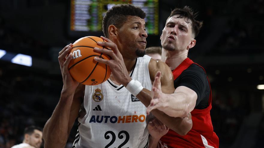 El Real Madrid alivia ante el UCAM Murcia el dolor de sus heridas europeas
