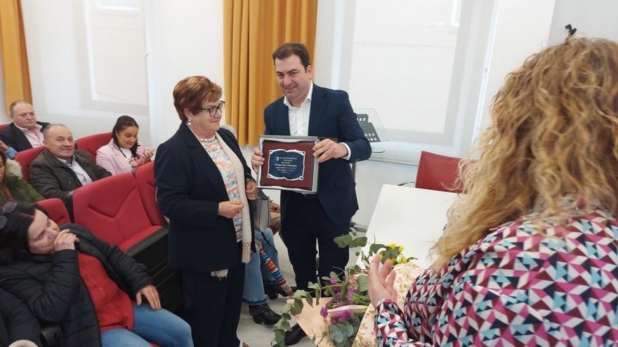 En imágenes: La entrega del premio Mujer del Año de Salas a Inés Castro