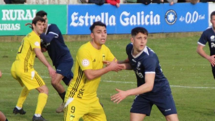 Iván Breñé decide el derbi en Miramar y dispara al Langreo (0-1)