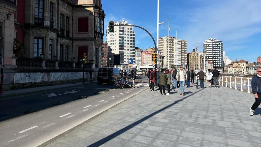 Susto en Gijón: Atropellan a una ciclista en el entorno del martillo de Capua