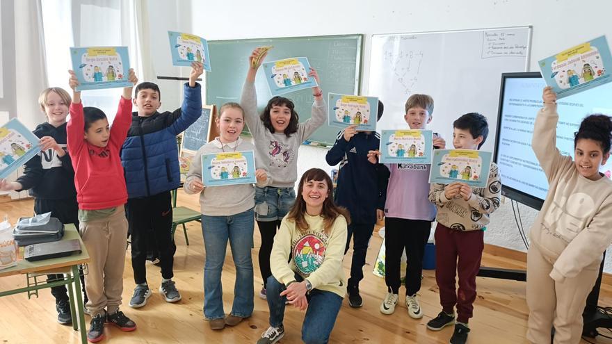 El colegio de Lastres ya tiene radio escolar y «Muro de los derechos»