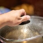 Soy cocinero y este es el truco definitivo para limpiar ollas quemadas y dejarlas como nuevas con solo dos ingredientes
