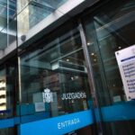 Condenado por entrar por la ventana en una casa de Oviedo y amenazar al inquilino con un cuchillo para robarle
