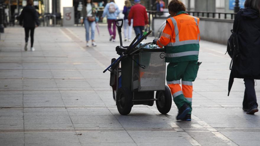 ¿Cuánto dinero se gasta al año en Gijón en recoger excrementos de perro? son varios miles de euros