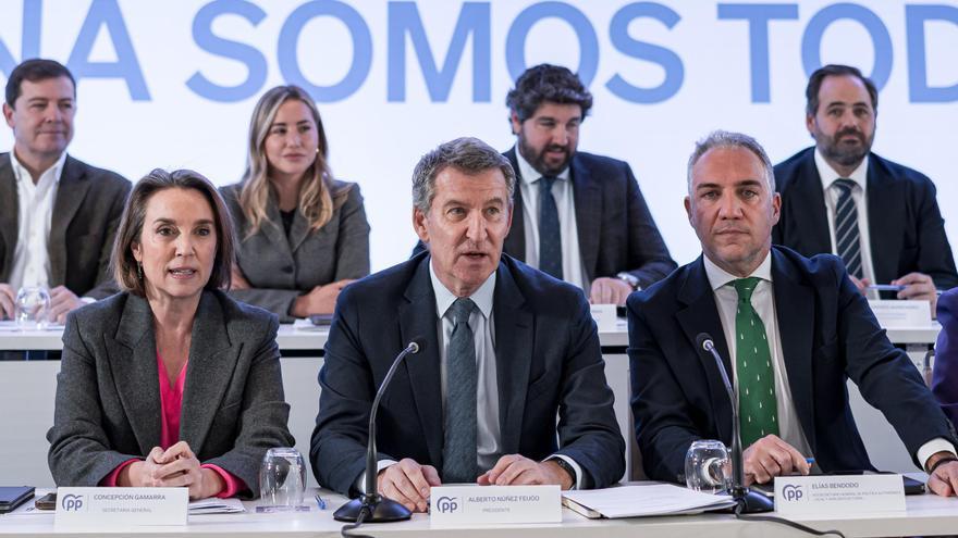 Feijóo retrata este lunes ante su Comité Ejecutivo un Gobierno «débil y fracturado» que debería «convocar elecciones»