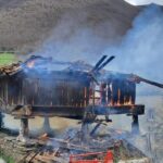Arde la panera más antigua (del añu 1651) de Cangas del Narcea: «Abulta que foi intencionáu»