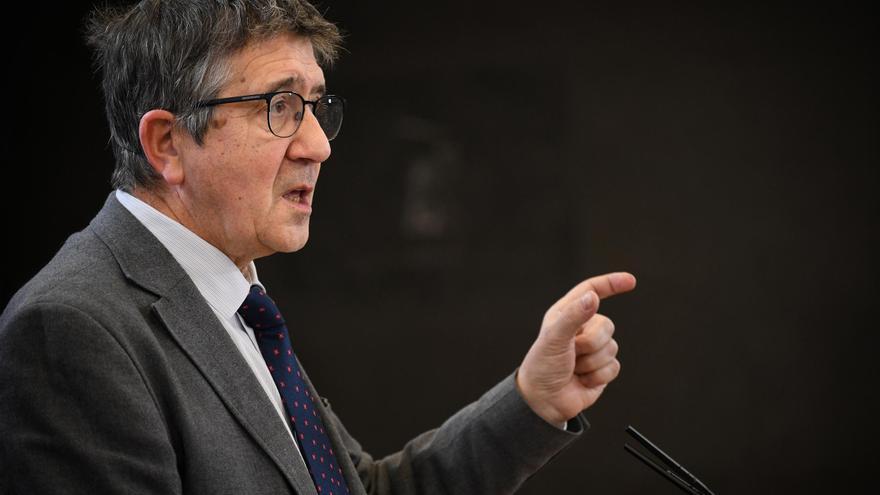 Patxi López recrimina a Feijóo «estar siempre en el lado equivocado de la historia», apoyando a la ultraderecha