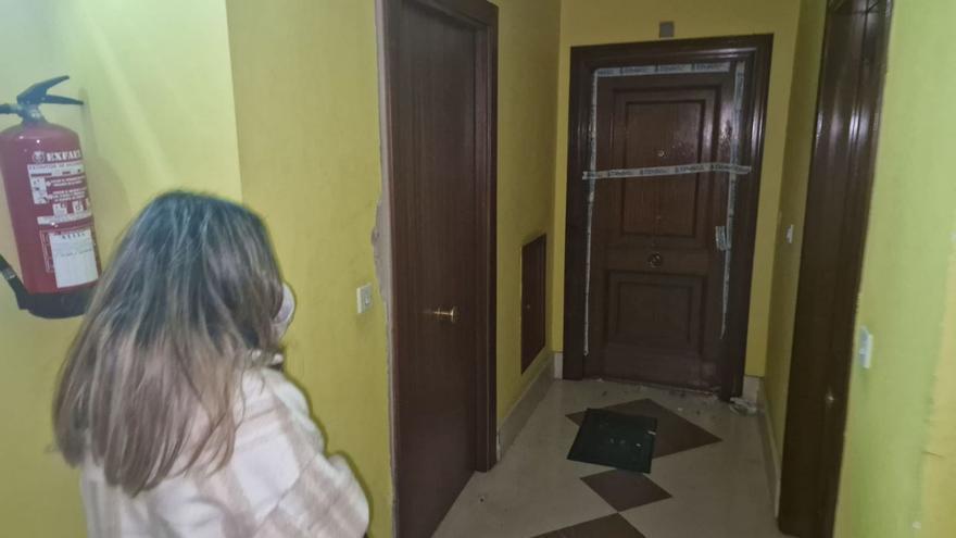 Nuevo hallazgo sobre el detenido en La Corredoria que vivía entre basura y con su madre muerta: recogía todos los meses fármacos para ella