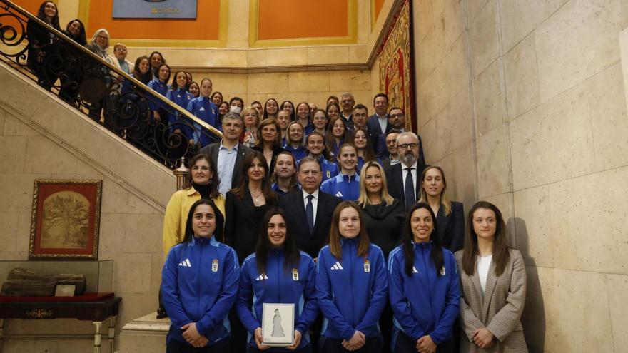 El Oviedo Femenino «no solo juega al fútbol, inspira a soñar en grande»: 45 años de historia