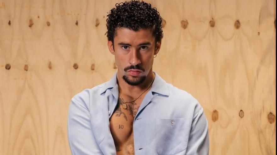 Un conocido cantante le hace frixuelos a Bud Bunny: «Los enrollé, les eché miel y se los metí en la boca»