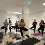 El yoga hace comunidad en Villaviciosa: «Practicar no solo cambia a nivel individual, sino que nos hace mejores con los demás»