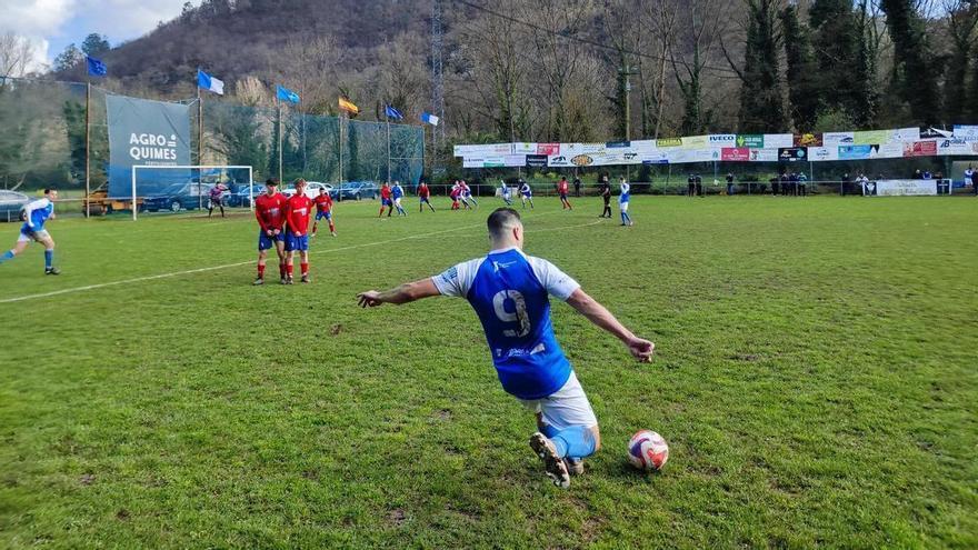 Triplete de victorias en Salas: sus tres equipos de fútbol ganan en casa (y hubo alguna goleada)