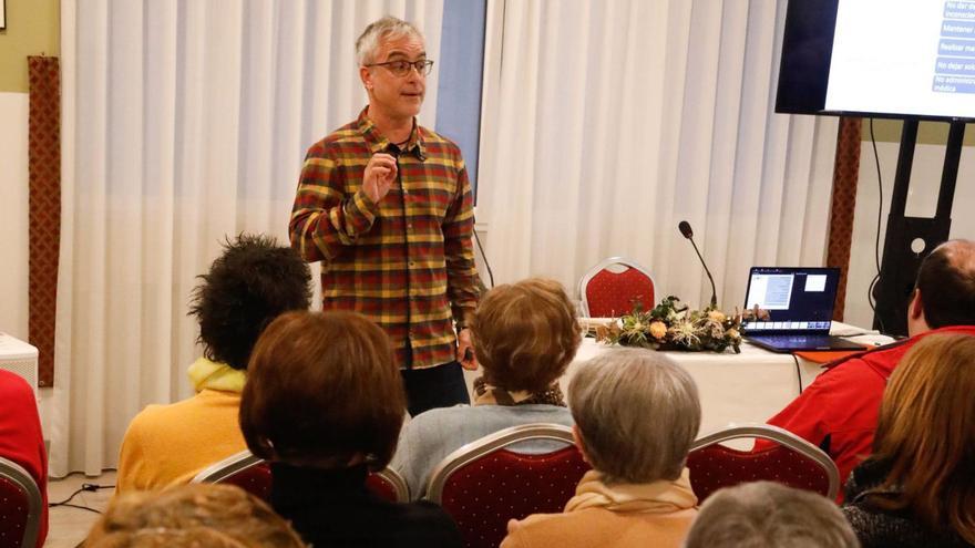 Rafael Castro, coordinador de Emergencias del área sanitaria III: «La colaboración ciudadana saca adelante muchos paros cardiacos»
