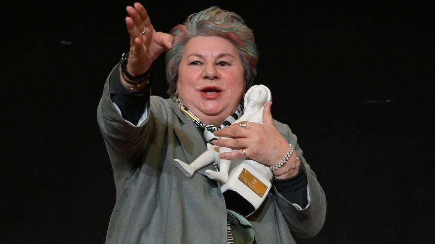 Dolores Vázquez recibe el premio Úrsula Meléndez de Texeda: «Todavía necesito un perdón del Gobierno»